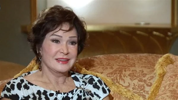 عيب يا ست.. هجوم عنيف على لبلبة بسبب ظهورها ببدلة الرقص ظهرت الفنانة القديرة لبلبة في فيلم عصابة الماكس وهي ترتدي بدلة رقص، وبعدها كانت هناك كميات من