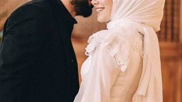 الجزء الاول بقلم دنيا مختار تعريف الشخصيات سراج القصاص يمتلك من العمر ٣٠ سنة كان يعشق حبيبتة ولكنها هربت مع صديق عمرة اصبح قاسې القلب يتميز بعيونة الرمادية وشعرة الكثيف هل ستطيع فر