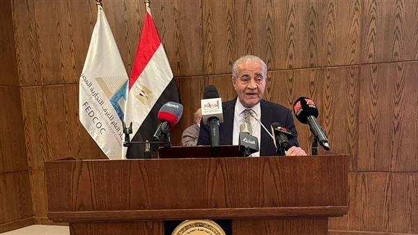 التموين: حملات يومية على كافة الأنشطة والأسواق.. والدقيق متوفر بالمخابز كشفت الإدارة المركزية لشئون الرقابة بديوان عام الوزارة عن قيام مديري