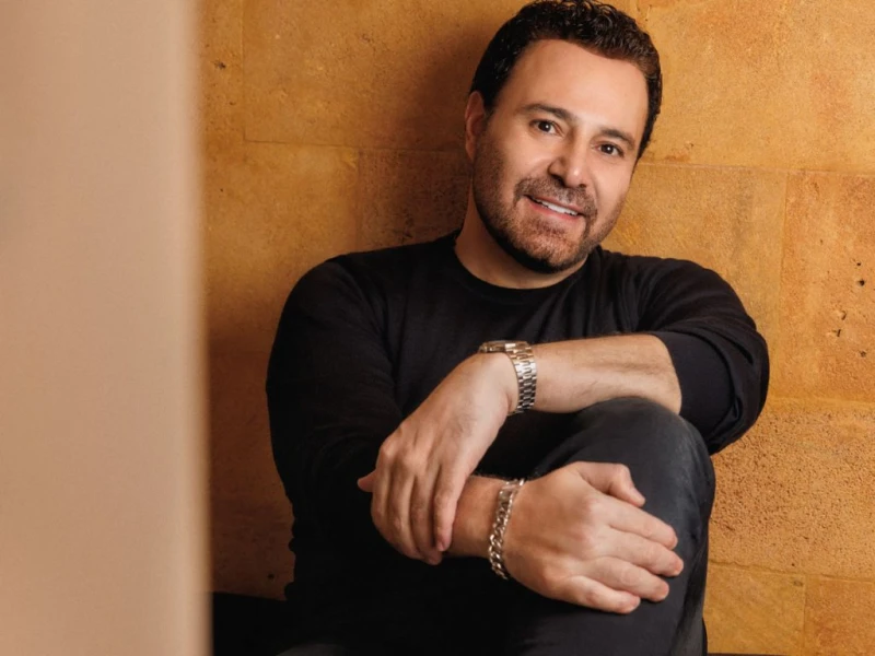 عاصي الحلاني وسلسلة حفلات قادمة بالتزامن مع نجاح جديده العين عليه يستعد الفنان اللبناني عاصي الحلاني للقاء جمهوره اللبناني، في حفلين فنيين خلال