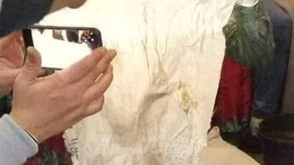 اكتشاف السحر بعد 29 سنه في قميص القصة حدثت منذ ايام . نرجع بالزمن ٣٠ سنة للوراء .. اكتشاف السحر بعد 30 سنة في قميص القصة حدثت منذ ايام .نرجع بالزمن ٢٩سنه للخلف بنت تزوجت يوم 199210