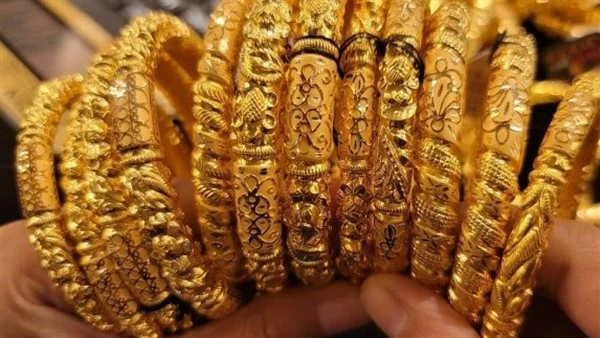 ارتفاع أسعار الذهب ارتفعت أسعار الذهب، اليوم، مع تراجع العائد على سندات الخزانة الأمريكية، وسط ترقب المستثمرين بيانات اقتصادية وتصريحات من مسؤولي