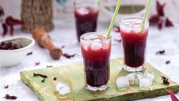 طريقة تحضير العناب للتخلص من حرارة الصيف يعد العناب من المشروبات التي تساعدك في التخلص من حرارة الصيف، وذلك بسبب مذاقه اللذيذ المنعش، ويمكن تحضير