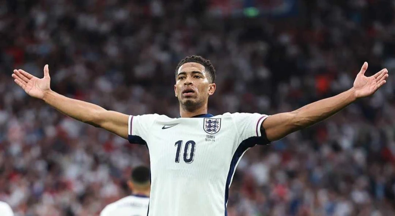 يورو 2024 .. بلينجهام يقود إنجلترا لفوز صعب على صربيا حقق منتخب إنجلترا الأول لكرة القدم فوزا صعبا على نظيره صربيا في المباراة التي جمعت الفريقين منذ