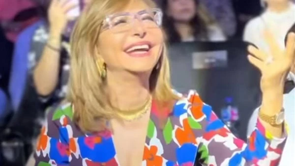 تفاعل كبير من لميس الحديدي بحفل كاظم الساهر .. فيديو ناقد رياضي يكشف مفاجأة بشأن مباراة بيراميدز وسموحةوظهرت الإعلامية لميس الحديدي وهو متفاعلة بشكل