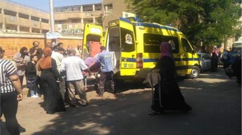 إصابة 13 مواطنا في انقلاب ميكروباص بالبحيرة أصيب 13 شخصا بكسور وجروح وكدمات متفرقة بأنحاء الجسد، في انقلاب سيارة ميكروباص على طريق القاهرة-الإسكندرية