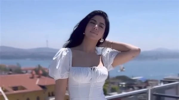 كارولين عزمي تتألق في أحدث ظهور عبر إنستجرام شاركت الفنانة كارولين عزمي فيديو جديد لها عبر صفحتها على موقع التواصل الاجتماعي لتبادل الصور والفيديوهات