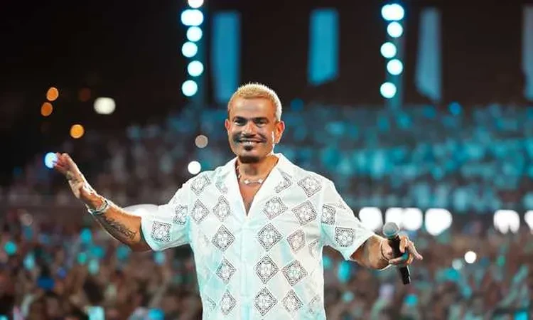 بعد صفعة عمرو دياب لمعجب.. الهضبة يتسبب في إغلاق الشوارع بيروت (صور) أحيا المطرب عمرو دياب، أمس السبت الموافق 15 يونيو، حفل ليلة عيد الأضحى، في