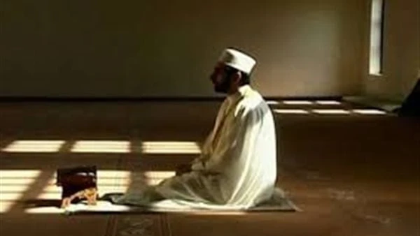 إذا كنت تؤخر صلاة العشاء بعد منتصف الليل.. الإفتاء: احذر ل3 أسباب لاشك أن هناك أمورا عدة ينبغي معرفتها إذا كنت تؤخر صلاة العشاء بعد منتصف الليل ، حيث إن صلاة العشاء من صلوات الفريض