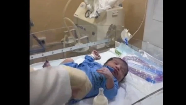 ولادة حاجة باكستانية بعمر 34 عاما على جبل عرفات.. فيديو أعلنت فضائية الإخبارية السعودية، تفاصيل حالة الولادة لسيدة باكستانية 34 عاما، عقب صعود جبل