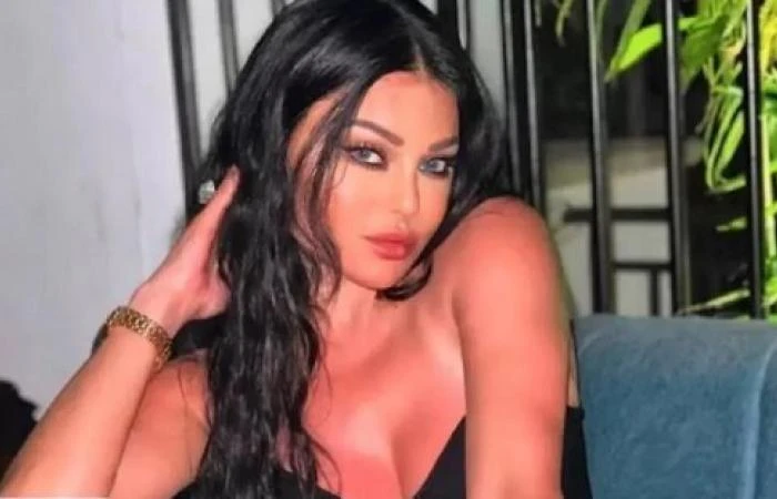 هيفاء وهبي تفعل المستحيل وتظهر بأوضاع ساخنة من صالة منزلها الذي يشبه القصر الجمهوري استلقت على بطنها ورفعت أقدامها للأعلى فنون - كتبت هبة الوهالي - نشرت حسابات فنية على مواقع التوا