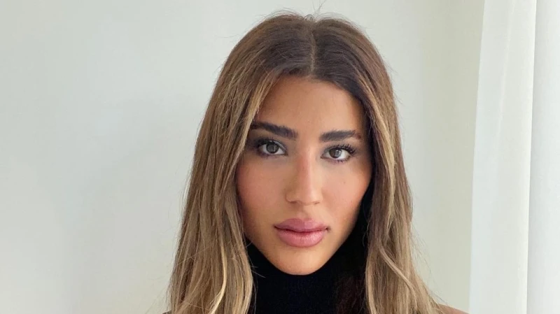 ليلى عبدالله.. صدفة غيرت مجرى حياة الفاتنة اللبنانية ولدت ليلى عبدالله فايد في 8 يناير 1996 لعائلة لبنانية تقيم في الكويت. واجهت صعوبات في طفولتها،