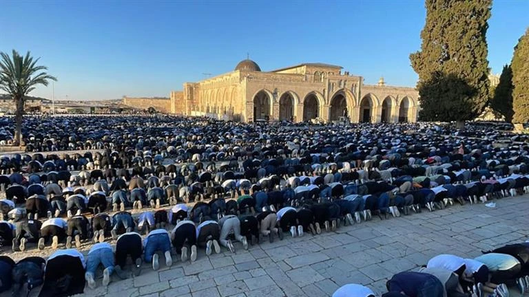 حماس: شعبنا يقارع العدو المجرم ويقف نيابة عن الأمة دفاعا افاق عربية حماس: شعبنا يقارع العدو المجرم ويقف نيابة عن الأمة دفاعا افاق عربية يستخدم موقعنا