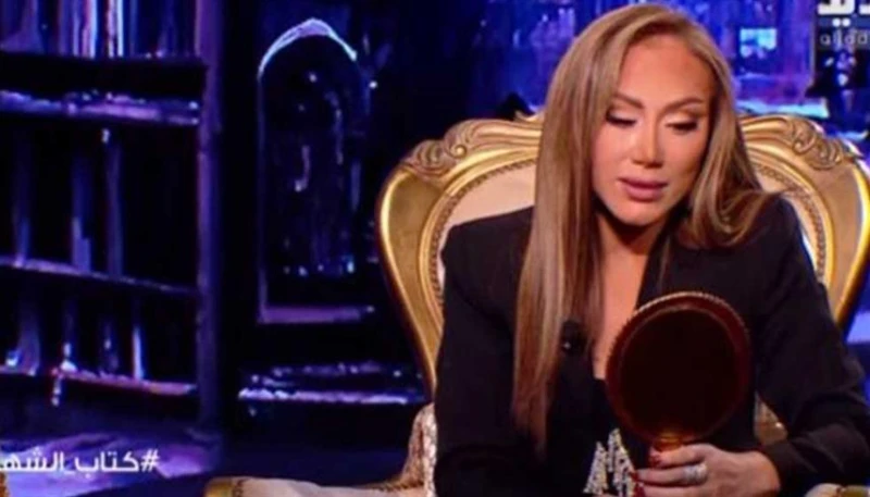 ريهام سعيد: محمد هنيدي عرض علي الزواج افاق عربية - مجددا، عادت الإعلامية المصرية ريهام سعيد إلى دائرة الجدل لكن هذه المرة لم يكن بسبب تطورات أزمة