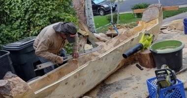 تتابع الان تفاصيل ما ورد عن عاصفة تحقق حلمه.. أمريكي يبني قارب التنين تيمنا بسفينة ملك تايلاند فيديو وصور، حظي فنان أمريكي على فرصة تحقيق حلمه بإعادة