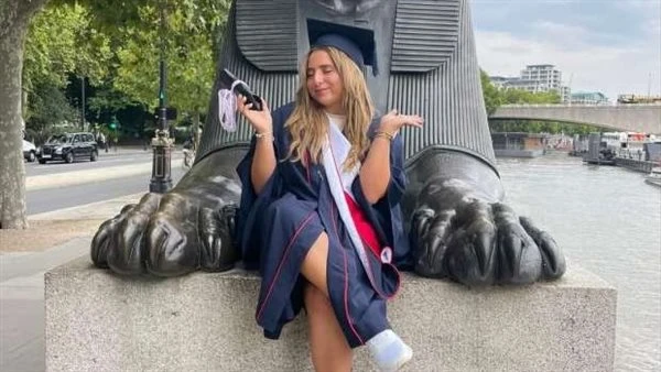 شافكي المنيري توجه رسالة مؤثرة لابنتها بمناسبة حصولها على درجة الماجستير هنأت الإعلامية شافكي المنيري ابنتها هنا ممدوح عبد العليم،على إنهاء المرحلة