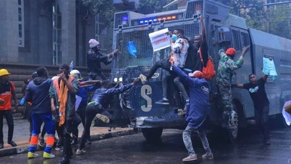 13 ق.تيلا حصيلة انتفاضة الضرائب بكينيا الرئيس: التظاهرات هدفها تقويض الأمن.. والمعارضة: الغلاء سيأكل الشعب حتى الفوط الصحية فى حصيلتها النهائية، قال