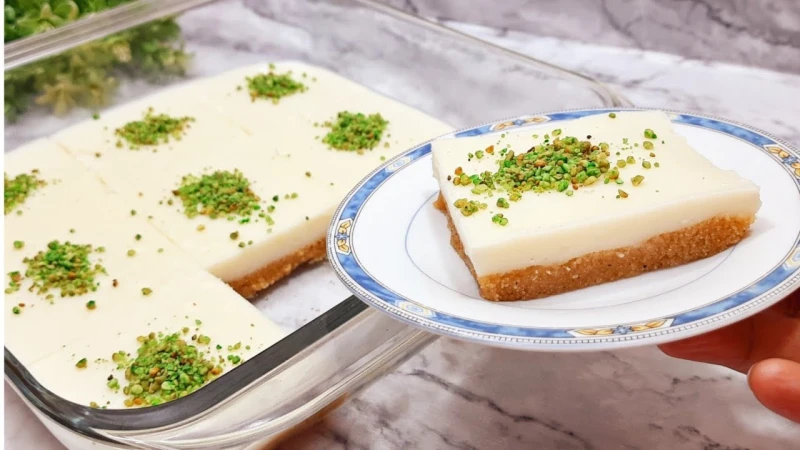 بخطوات سهلة وبسيطة حلوي السميد الباردة بالحليب رائعة للتحلية حلوى السميد الباردة هي واحدة من الحلويات الشرقية الشهيرة التي تتميز بطعمها اللذيذ،