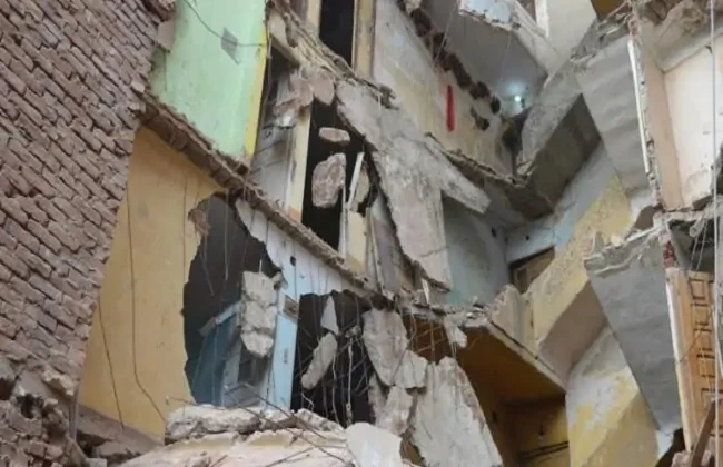 قرارات هامة من النيابة بشأن العقار المنهار ب عابدين أمرت النيابة العامة ب عابدين، بتشكيل لجنة هندسية، لمعاينة العقار المنهار أمام محطة مترو محمد