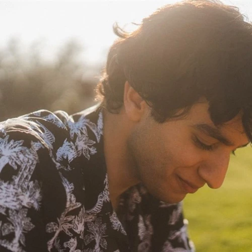 ممثل مصري يثير الجدل لمشاركته في بيت داود .. من هو ؟ انتشرت أنباء عديدة عن مشاركة ممثل مصري يعيش في الولايات المتحدة الأمريكية، وهو مايكل إسكندر، في