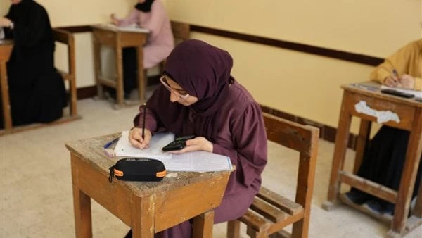 دعاء الامتحانات للطلاب.. يسهل الصعوبات ويساعد على تذكر المواد الدراسية يستحب للطلاب في فترة الامتحانات والتي تجرى حاليا وبالأخص طلاب الثانوية العامة،