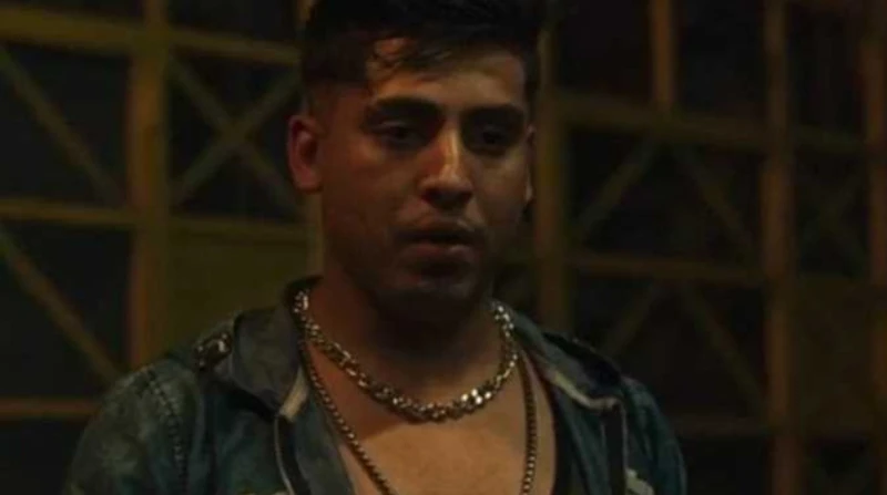 الحبس سنة ل إنجي حمادة وكروان مشاكل بتهمة نشر الفسق قررت محكمة القاهرة الاقتصادية، حبس التيك توكر كروان مشاكل، والمذيعة إنجي حمادة، سنة بتهمة نشر