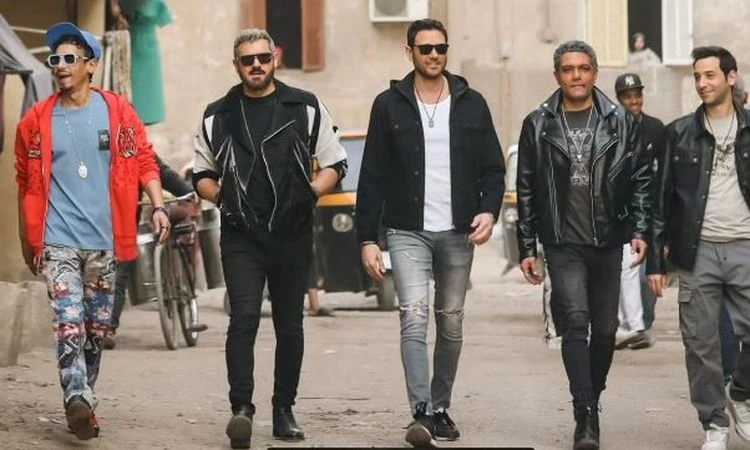 ناقد فني منتقدا فيلم ولاد رزق: القصة ملهاش معنى وهدفها نشر البلطجة تحدث الناقد الفني سمير الجمل، عن فيلم ولاد رزق الجزء الثالث، الذي ينافس في إطار