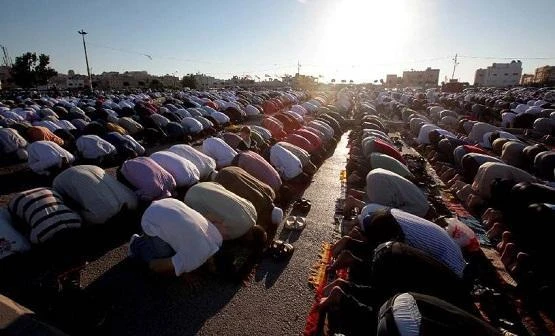 الأردنيون يؤدون صلاة العيد.. والمفتي العام يدعو للتصافي منوعات منوعة تاريخ النشر : الأحد 01:49 2024-06-16 منوعات : أدى الأردنيون صباح اليوم الأحد،