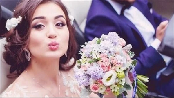 رواية ورطة مع زوجي الجزء الاول كنت فى قاعة كبيرة والفرح شغال لمحت مصطفي عملت نفسى مش واخذه بالى منه كفايه وجع قلب وفجاءه شوفته قدامى- انتى جايه تبع