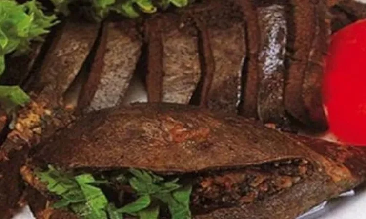 طريقة عمل الطحال المحمر في ثالث أيام عيد الأضحى يعتبر الطحال المحمر من الأكلات المفضلة لدى عدد كبير من الأشخاص في عيد الأضحى، الآن يمكنك عمل الطحال المحمر في المنزل بكل سهولة، وبخط