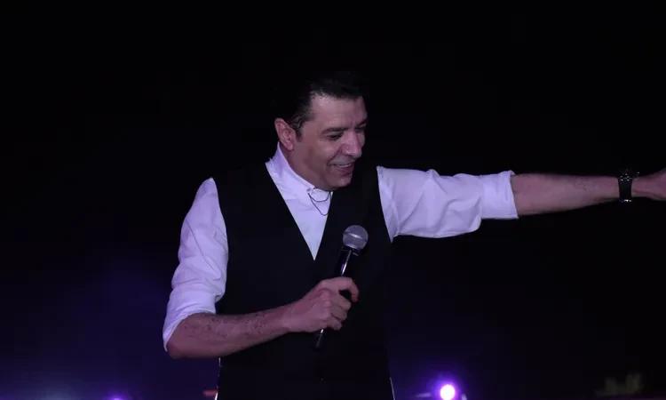 مصطفى كامل يتألق في أولى حفلاته بالعلمين أحيا مساء اليوم الجمعة، الفنان مصطفى كامل نقيب المهن الموسيقية أولى حفلاته فى العلمين، بموسم الصيف، ورفع