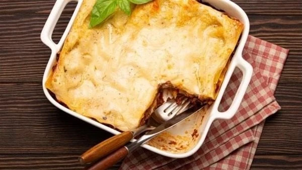 لأصحاب الدايت.. خطوات طريقة عمل اللازانيا تعد اللازانيا باللحم المفروم والبشاميل من أشهى وصفات المطبخ الإيطالي، هي وصفة تعتمد على وصوص البشاميل