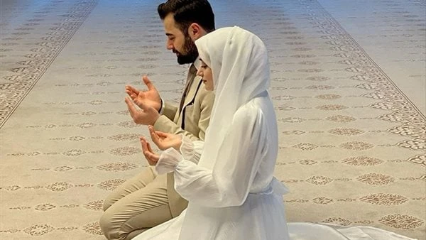 هل حرام أن أقول كلاما جميلا لخطيبي؟ دار الإفتاء تجيب قالت دار الإفتاء المصرية، إن الخطبة مجرد وعد بالزواج يمكن لأحد الطرفين فسخه متى شاء، حتى إن