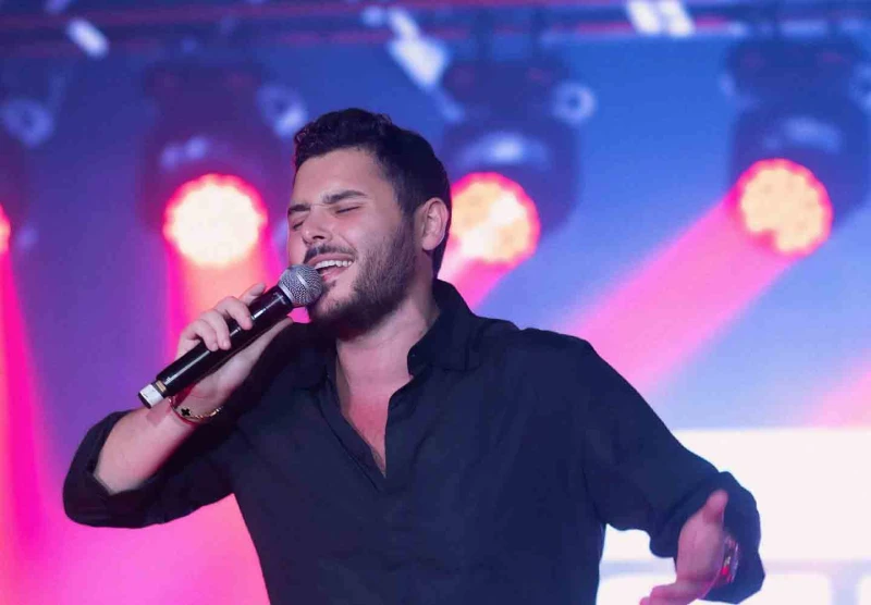 بالفيديو- الوليد الحلاني يطرح بزودي والجمهور يشيد بأدائه طرح الفنان اللبناني، الوليد الحلاني، أغنية جديدة بعنوان بزودي، من كلمات والحان خالد الجراح،