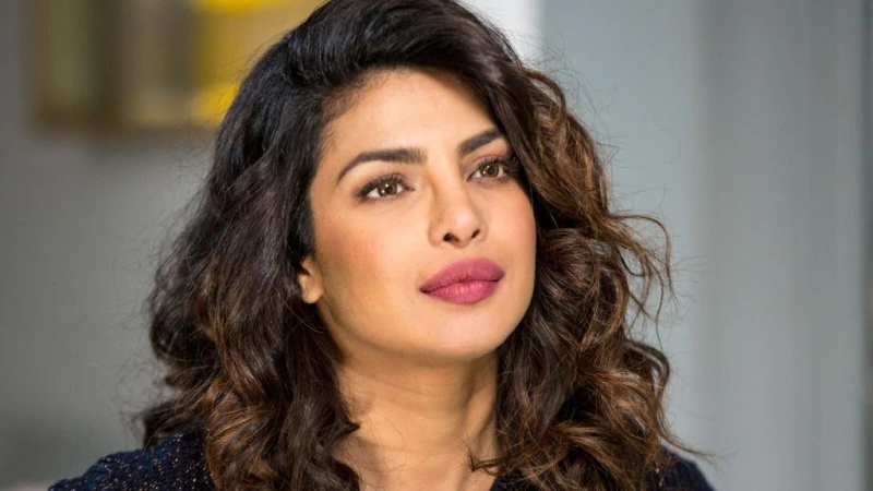 بريانكا شوبرا جوناس تعلن تعرضها لإصابة في رقبتها تعرضت الممثلة بريانكا شوبرا جوناس لإصابة في رقبتها أثناء قيامها بحركات بهلوانية خلال تصوير فيلمها المنتظر في أوستراليا. ونشرت شوبرا