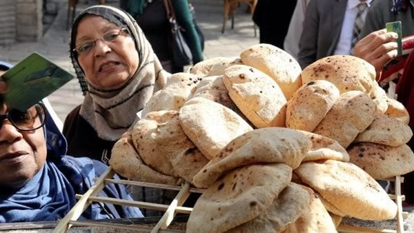 وزير التموين يصدر توجيهات بشأن حساب تكلفة إنتاج رغيف الخبز المدعم أصدر الدكتور علي المصيلحي وزير التموين والتجارة الداخلية، توجيها وزاريا حمل الرقم