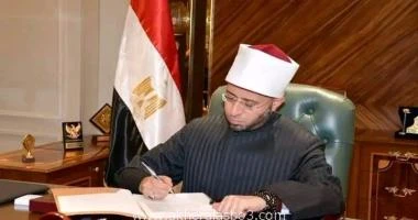 متابعة أسامة عبدالحميد قرر فضيلة الدكتور أسامة السيد الأزهري توسيع دائرة صرف الإعانات للمتوفين من الأئمة والعمال العاملين على درجة مالية بالمساجد،