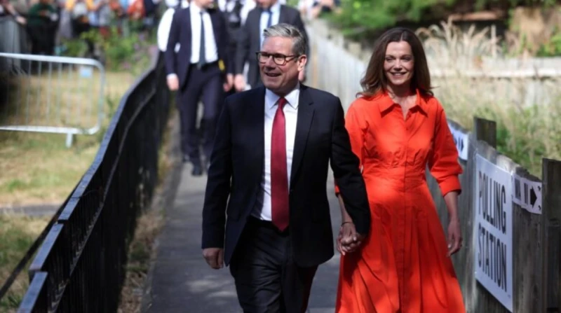 هزيمة ساحقة لالمحافظين.. برلمان بريطانيا يتجه يسارا في خطوة تاريخية، حقق حزب العمال بقيادة كير ستارمر فوزا ساحقا في انتخابات البرلمان اليوم الجمعة، مما أنهى فترة سيطر فيها حزب المح