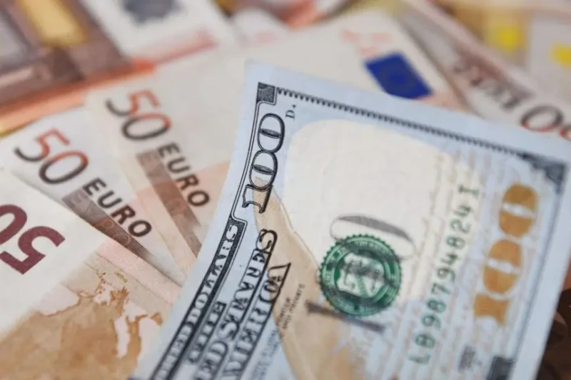 شوف الدولار بقى بكام.. سعر الدولار اليوم في السوق السوداء والبنوك المصرية الخميس 18 يوليو 2024 يتابع المواطنون المصريون بشكل يومي أسعار صرف الدولار،