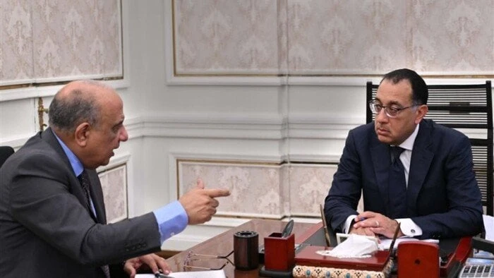 مدبولي يستعرض مع وزير الكهرباء موقف مشروع الربط الكهربائي مع السعوديةاستعرض الدكتور مصطفى مدبولي، رئيس مجلس الوزراء، خلال اجتماعه اليوم الثلاثاء، مع