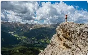 تعرف على تفسير الجبال في المنام لابن سيرين الجبال في المنام، يعتقد المفسرون أن الحلم يؤول إلى الخير ويحمل الكثير من البشائر للرائي ولكنه يشير أيضا