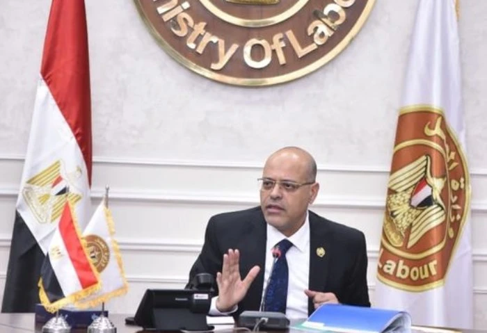 6 جولات لوزير العمل خلال 25 يوما، وقرارات تأديبية للمقصرين أجرى محمد جبران، وزير العمل، 4 جولات تفقدية منذ توليه حقيبة الوزارة، تنفيذا لتكليفات