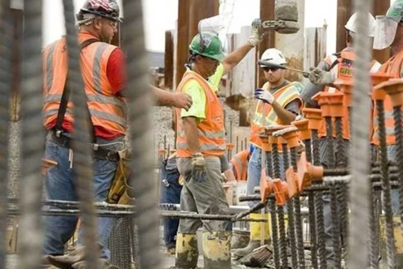 نزل الطن 317 جنيه جريدة افاق عربية الحديد اول الاسبوع : نزل الطن 317 جنيهواليكم الاسعار اليوم السبت في الاسواق:سعر طن حديد عز: 41409.09 جنيهالدخيلة