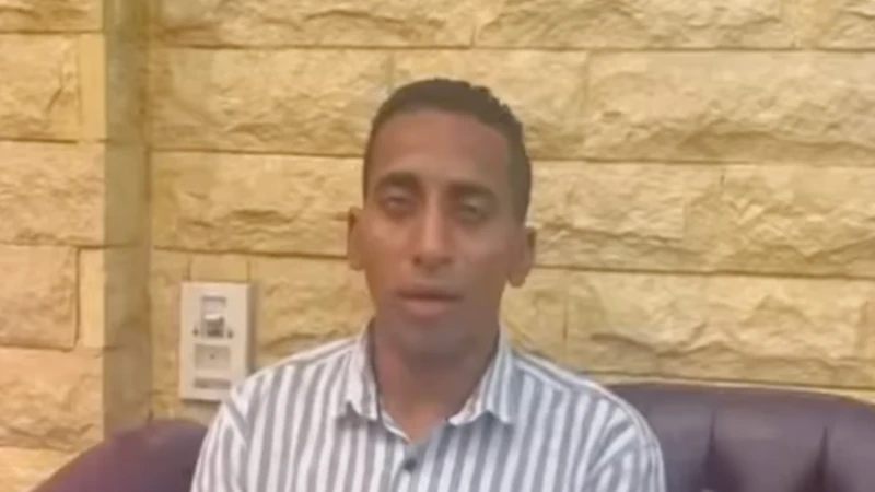 مصفوع عمرو دياب يكشف سبب عدم رده الصفعة في وقتها: مش ممكن ارد على واحد اد ابويا.. فيديو كشف الشاب المصري سعد اسامة، الشاب الذي تعرض للصفع من الفنان عمرو دياب، في مقطع فيديو عن استم