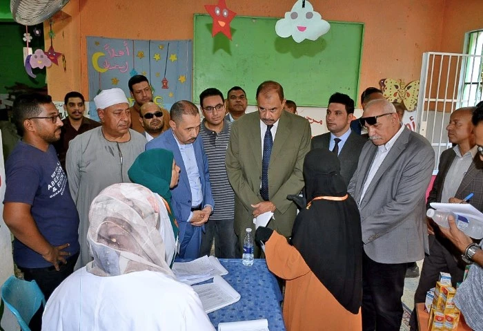 محافظ سوهاج يتفقد مشروعات حياة كريمة (صور) تفقد اللواء دكتور عبد الفتاح سراج محافظ سوهاج، اليوم الاثنين، عددا من مشروعات المبادرة الرئاسية لتطوير