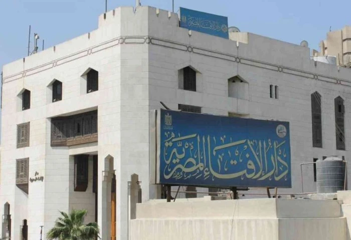 أمين الفتوى: الزوجة غير ملزمة بخدمة حماتها شرعا (فيديو) طرحت أحد السيدات سؤال علي الدكتور على فخر، أمين الفتوى بدار الإفتاء المصرية، قائلة: هل الزوجة