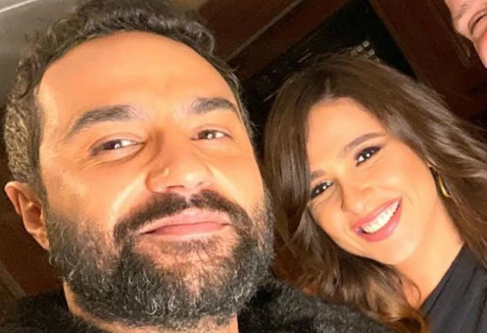 ياسمين عبد العزيز وكريم فهمي يجتمعان في مسرحية جديدة كشف الفنان كريم فهمي، عن تفاصيل التعاون الجديد الذي يجمعه مع الفنانة ياسمين عبد العزيز وذلك عقب