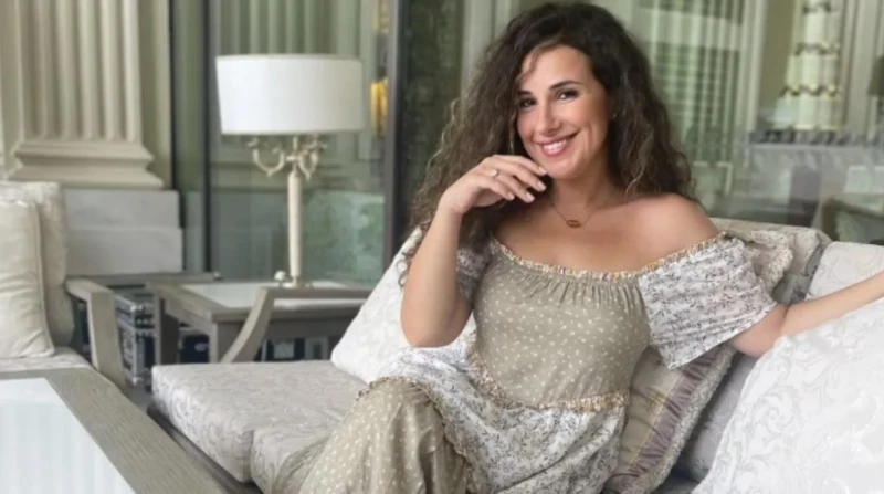 شيري عادل: انفصلت مرتين.. والزواج قسمة ونصيب حلت الفنانة شيري عادل ضيفة في بودكاست ، وتحدثت عن عدة تفاصيل في حياتها الشخصية، وكشفت لأول مرة عن انفصالها مرتين.أسباب الانفصالأرجعت شي