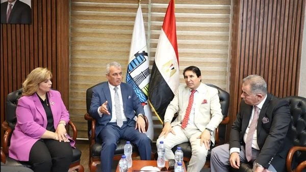 العاملين بالبترول والكيماويات الأردنية تشيد بمواقف القيادة المصرية تجاه الأشقاء في فلسطين استقبل المحاسب أحمد السروجي، رئيس النقابة العامة للعاملين بالبترول، وفدا من النقابة العامة