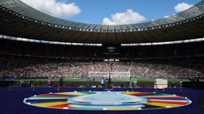 نهائي متعدد الثقافات لليورو.. أوروبا الحديثة تتحدى هتلر على ملعبه يستضيف الملعب الأوليمبي في برلين نهائيا تاريخيا بين إسبانيا وإنجلترا مساء الأحد،